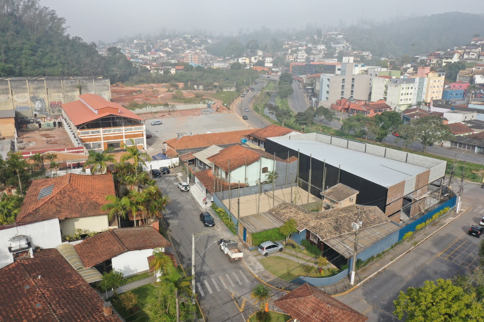 Vista aérea do entorno comercial